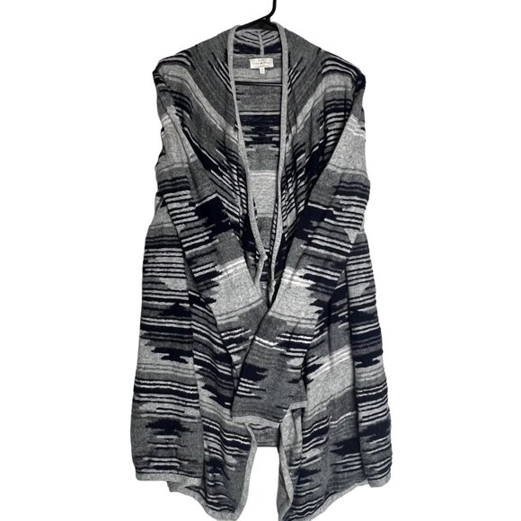 4 for $20 Lucky Brand Aztec Long Cardigan Size Medium - Picture 4 of 13